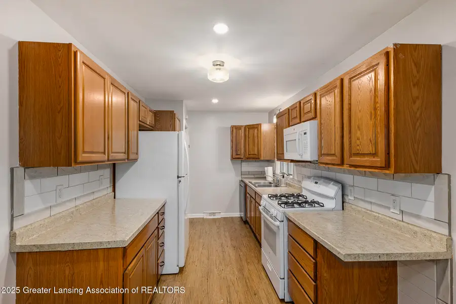 9486 Round Lake Road, Laingsburg, MI 48848 - Image #3