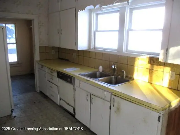 123 S Watkins Street, Perry, MI 48872 - Image #2