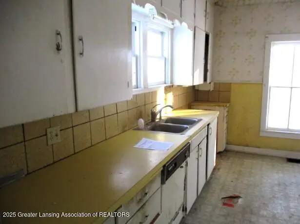 123 S Watkins Street, Perry, MI 48872 - Image #3