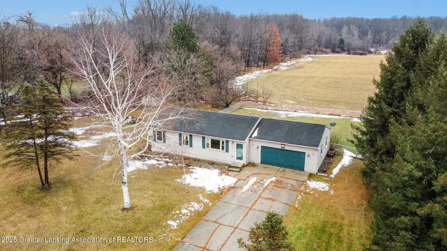 10210 Barnes Road, Eaton Rapids, MI 48827 - Image #2
