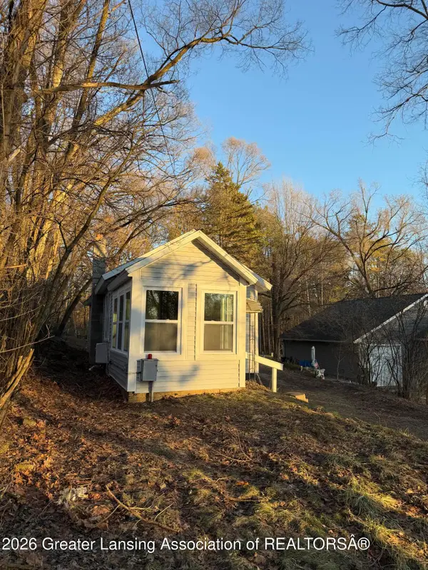 2401 Vining Street, Jackson, MI 49203