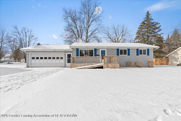 905 N Oakland Street, St. Johns, MI 48879