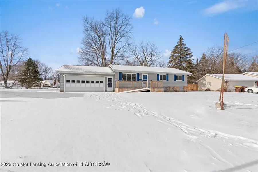 905 N Oakland Street, Saint Johns, MI 48879 - Image #2