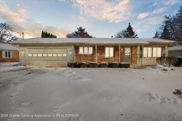 1005 S Swegles Street, St. Johns, MI 48879