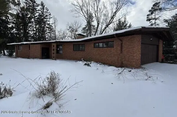 3215 S Cambridge Road, Lansing, MI 48911