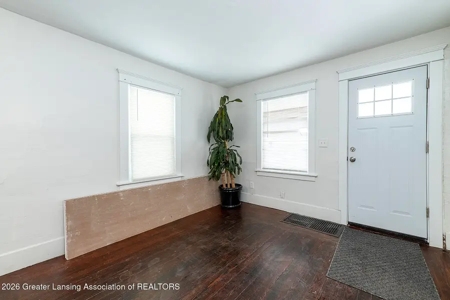 421 S Clemens Avenue, Lansing, MI 48912 - #3