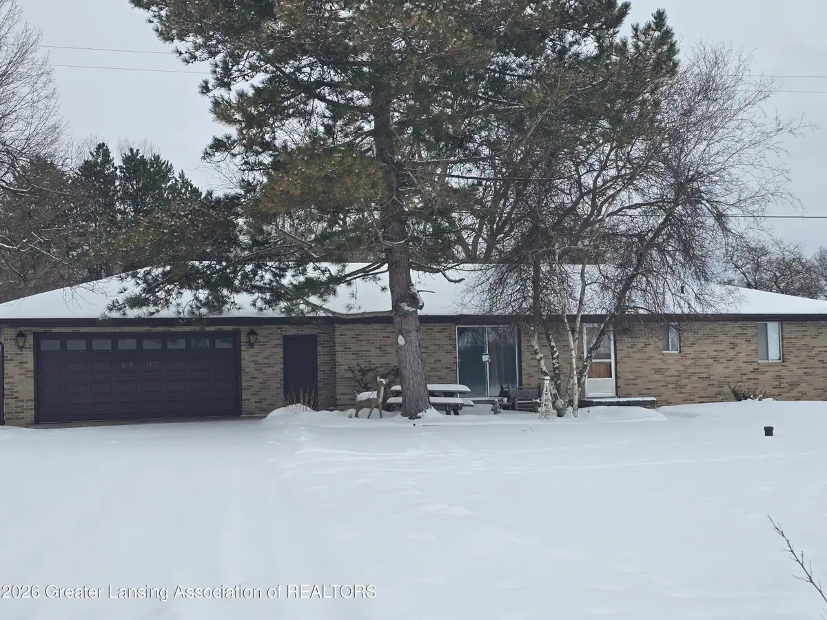 2407 W Clark Road, Lansing, MI 48906 - #1