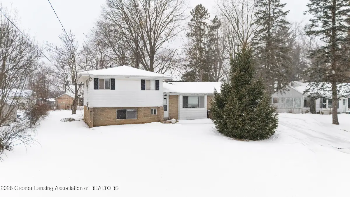 114 S High Street, Leslie, MI 49251 - #1