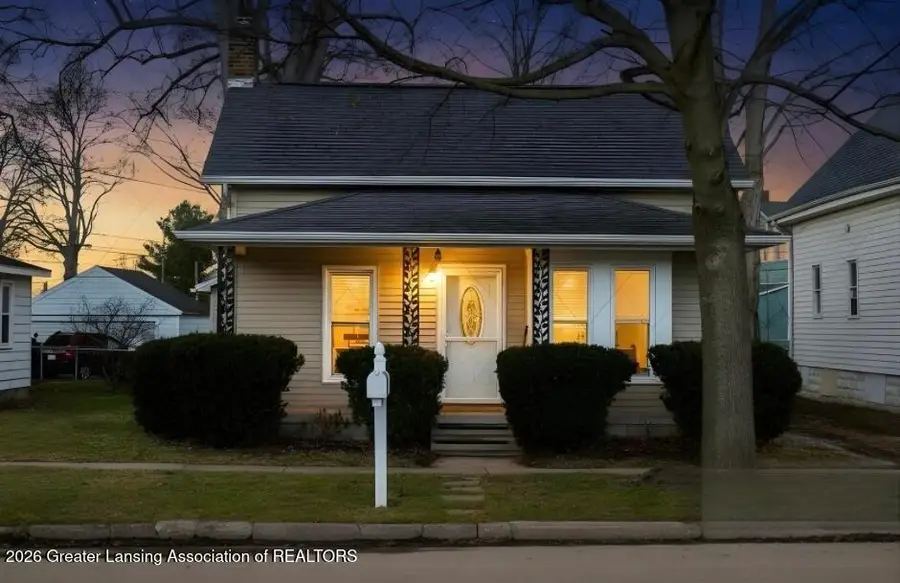 109 E Plain Street, Eaton Rapids, MI 48827 - #2