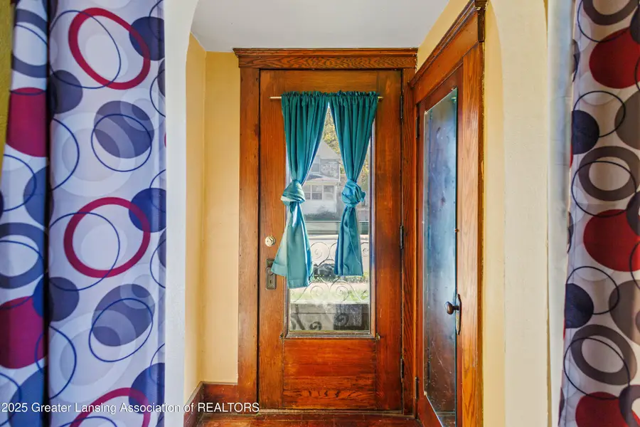 1527 Massachusetts Avenue, Lansing, MI 48906 - #3