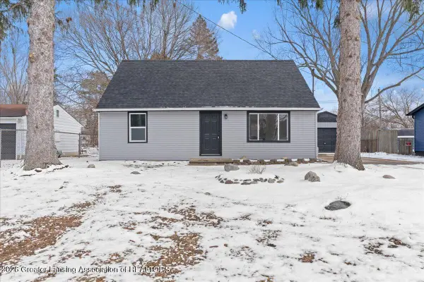 6935 Vernson Drive, Lansing, MI 48911