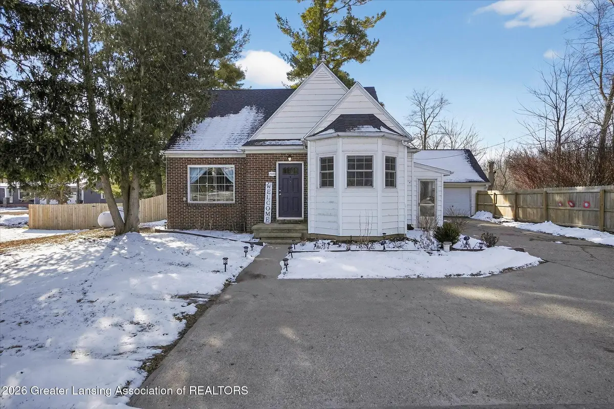 2540 E Round Lake Road, Dewitt, MI 48820 - #1