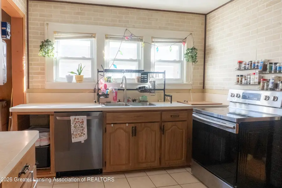 908 N Walnut Street, Lansing, MI 48906 - #3
