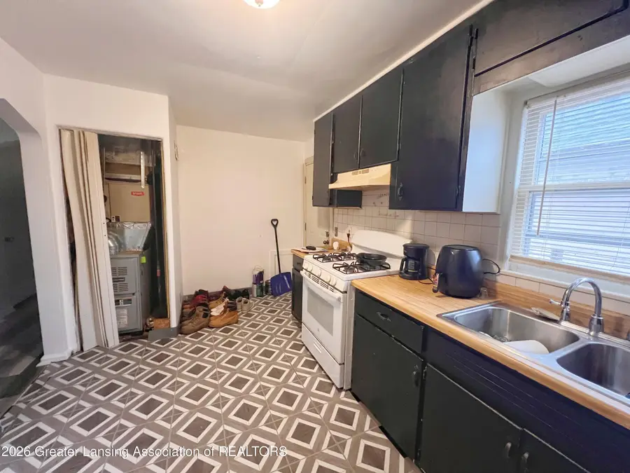 1022 Persons Court, Lansing, MI 48906 - #3