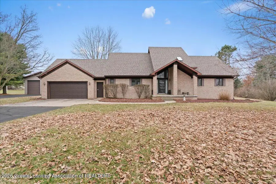 1840 E Round Lake Road, Dewitt, MI 48820 - #2