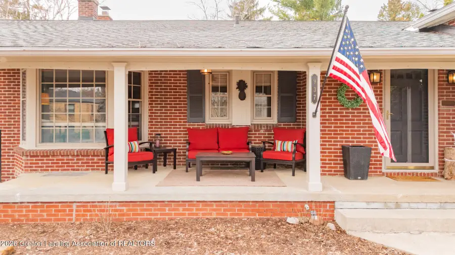 937 Roxburgh Avenue, East Lansing, MI 48823 - #2