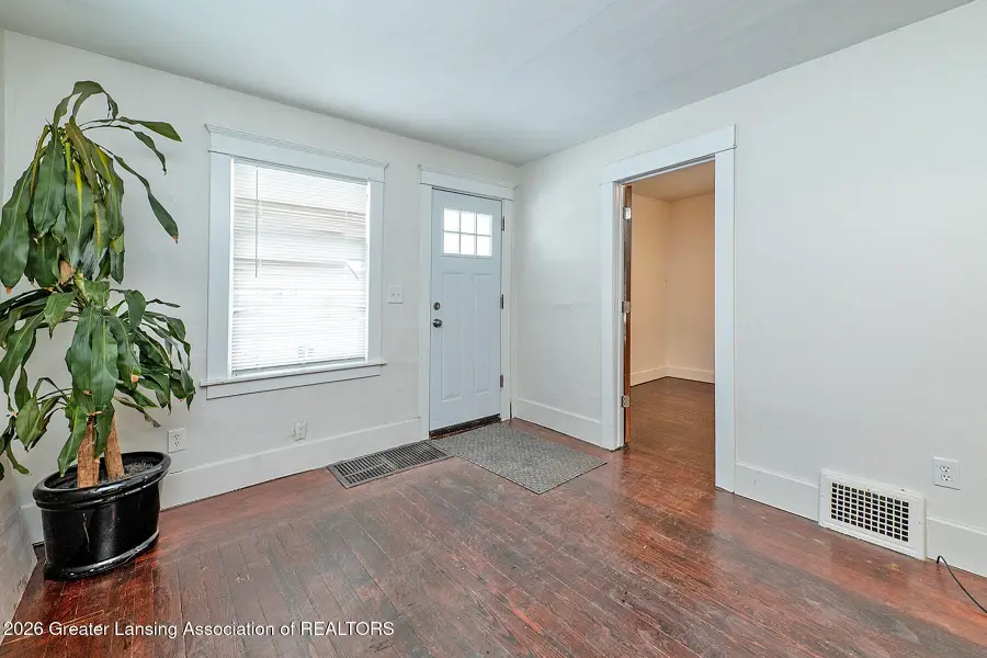 421 S Clemens Avenue, Lansing, MI 48912 - #2
