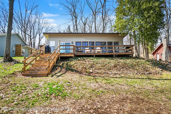 11 Oak Opening Street, Delton, MI 49046