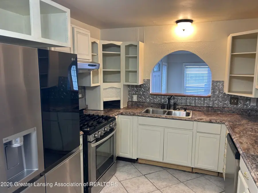 646 S Clemens Avenue, Lansing, MI 48912 - #2