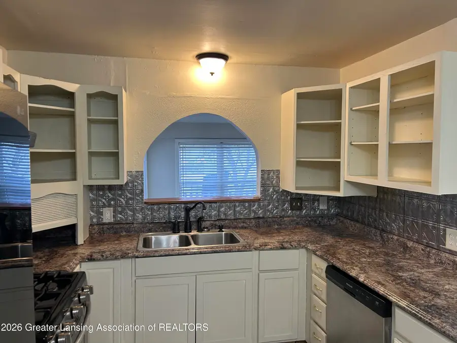 646 S Clemens Avenue, Lansing, MI 48912 - #3