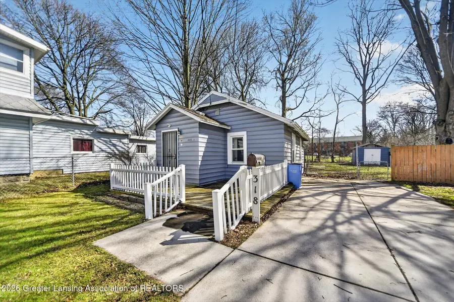 318 E Greenlawn Avenue, Lansing, MI 48910 - #3