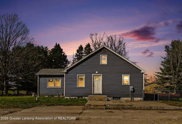 7097 S Clinton Trail, Eaton Rapids, MI 48827