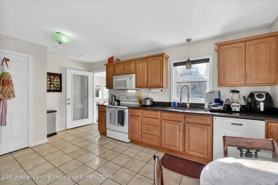 630 E Greenlawn Avenue, Lansing, MI 48910 - #2