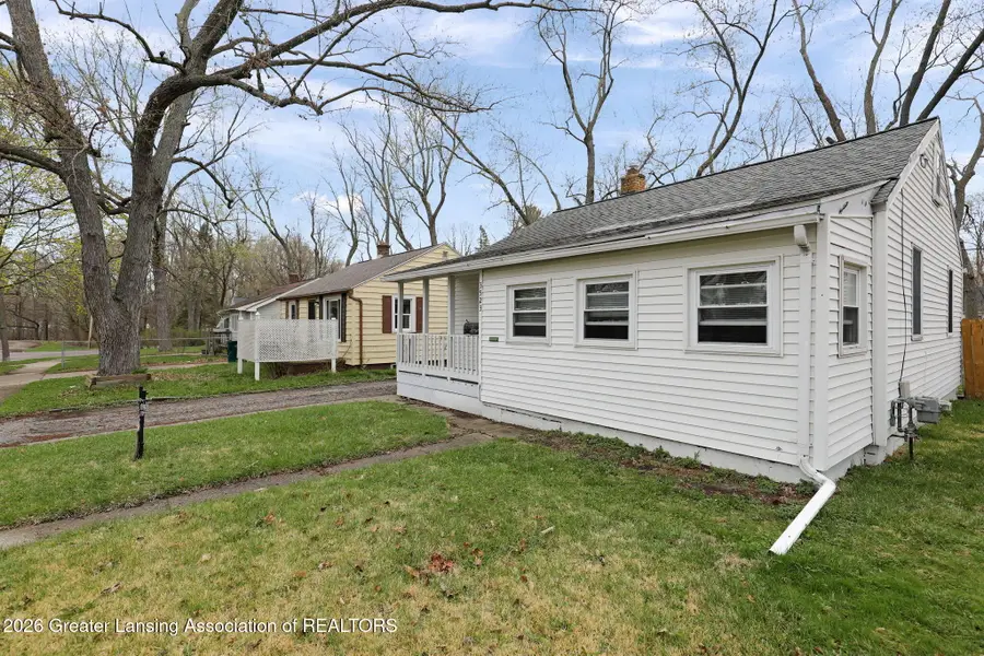3523 Parkway Drive, Lansing, MI 48910 - #3