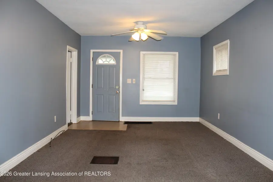 2421 S Rundle Avenue, Lansing, MI 48910 - #2