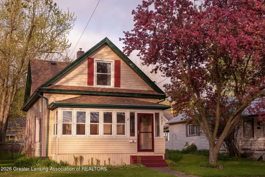 227 W Lincoln Street, Grand Ledge, MI 48837 - #2