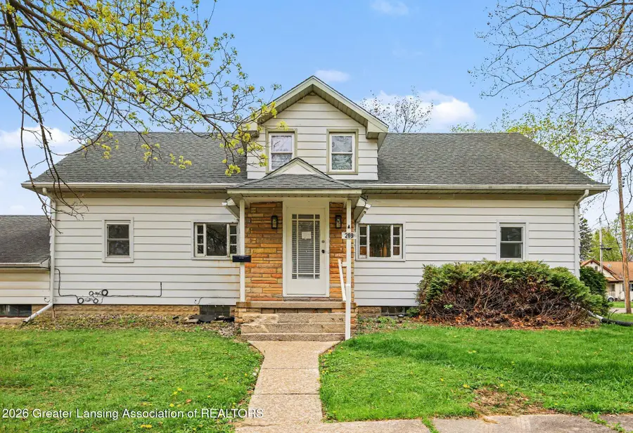 209 S Emmons Street, Saint Johns, MI 48879 - #2