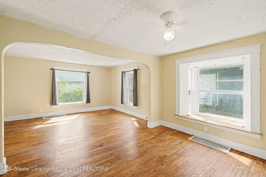 412 S Fairview Avenue, Lansing, MI 48912 - #3