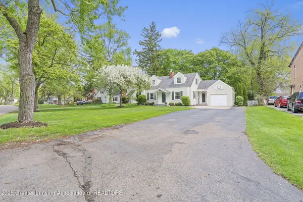 136 Maplewood Drive, East Lansing, MI 48823