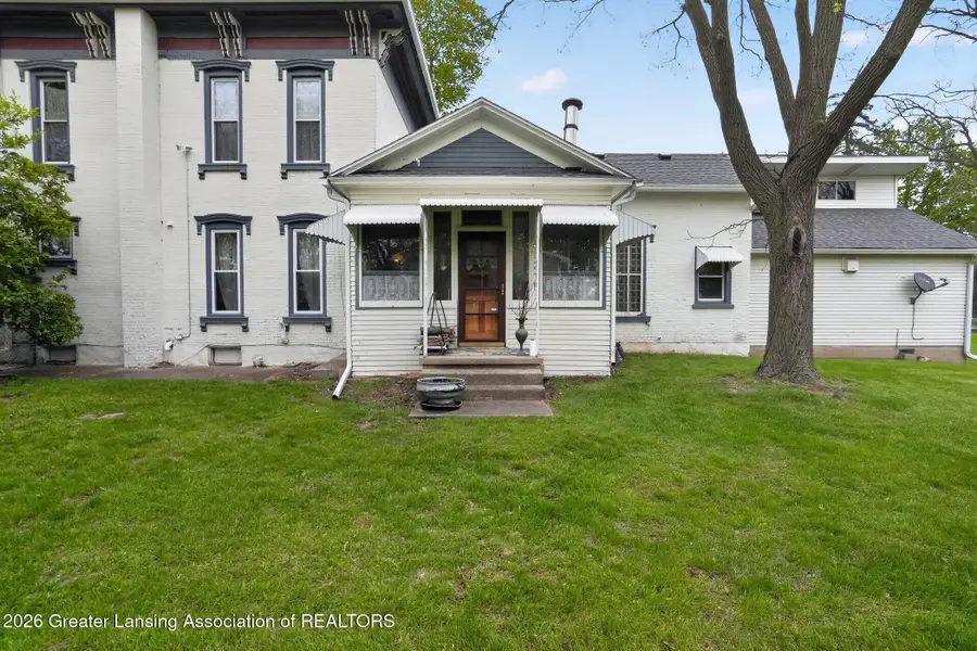 812 N Clinton Street, Grand Ledge, MI 48837 - #2