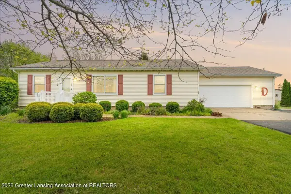 9215 S Clinton Trail, Eaton Rapids, MI 48827