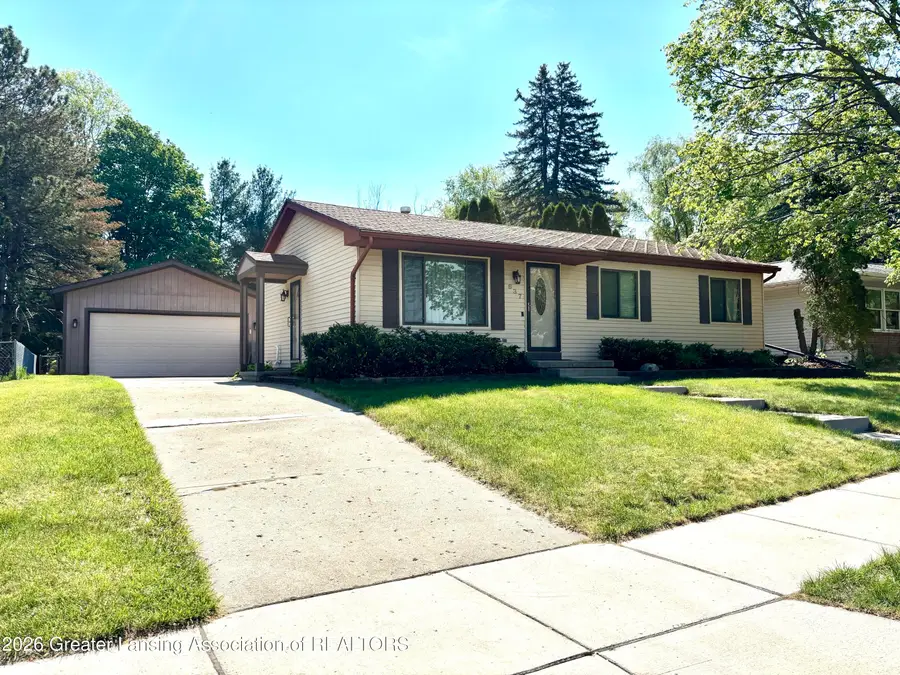 637 Green Street, Grand Ledge, MI 48837 - #2