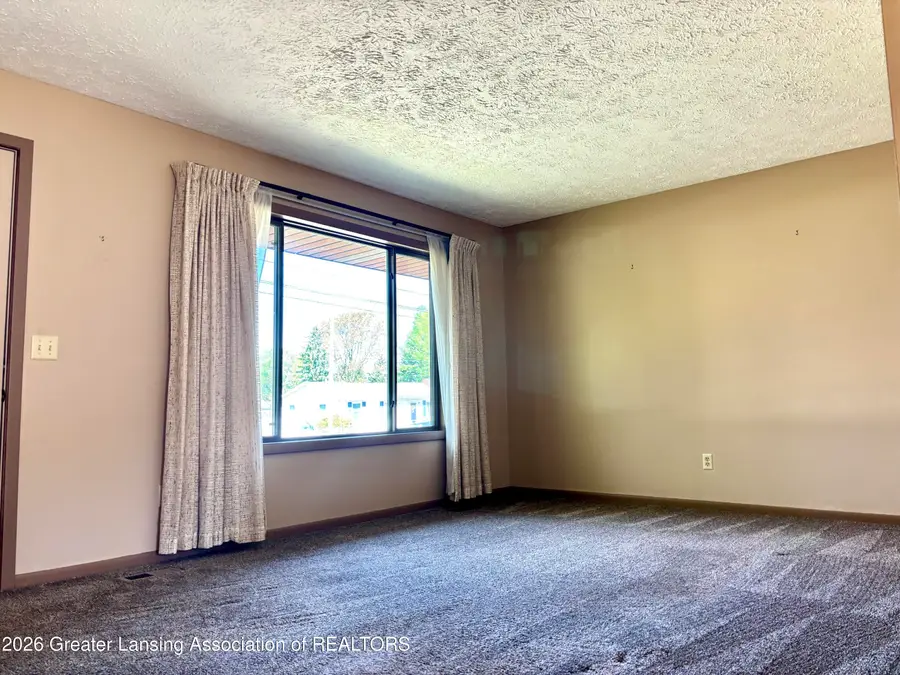 637 Green Street, Grand Ledge, MI 48837 - #3