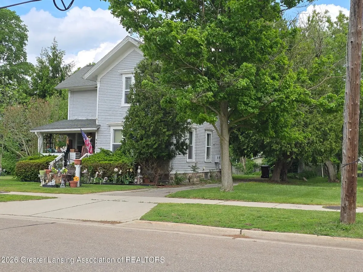 327 E Middle Street, Williamston, MI 48895 - #1