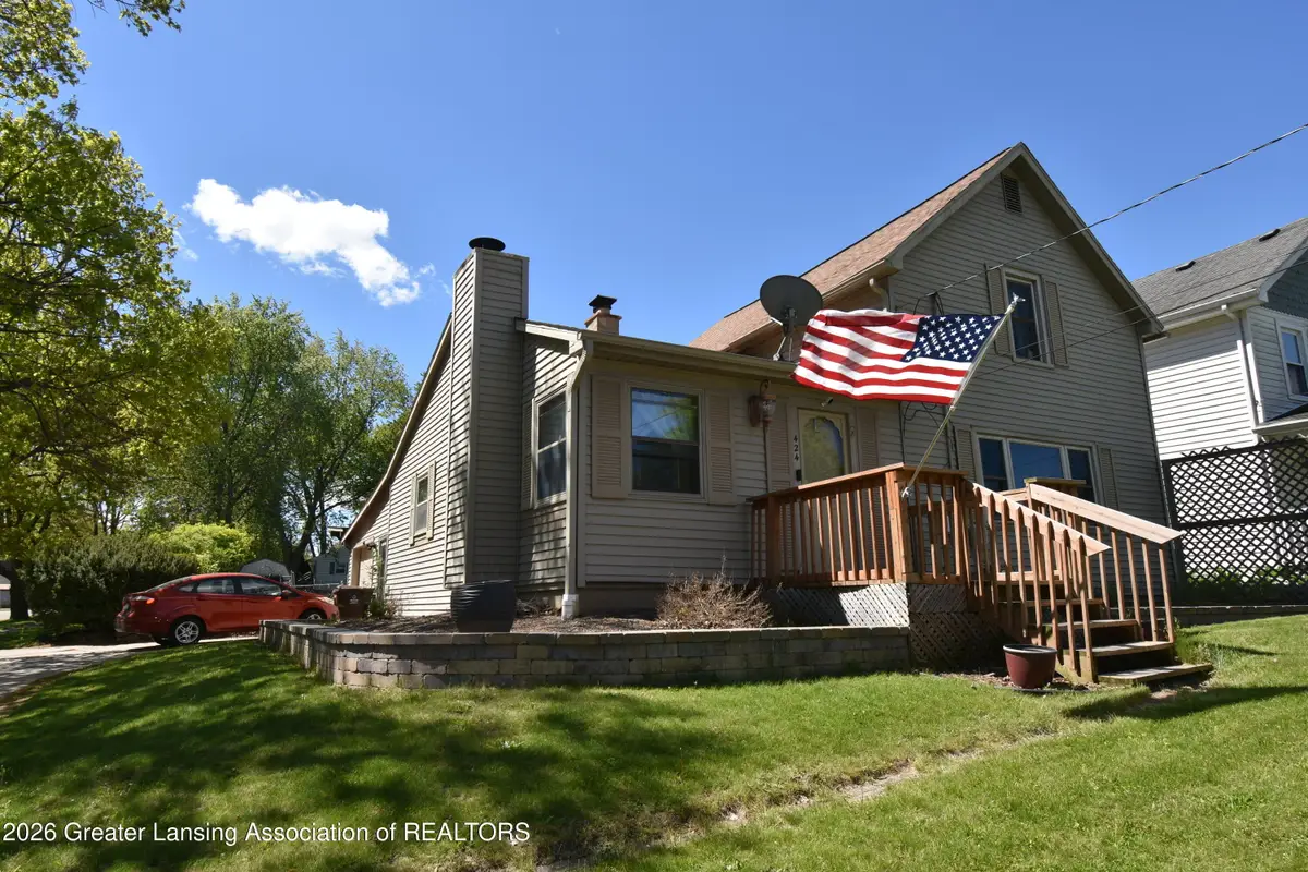 424 E Columbia Street, Mason, MI 48854 - #1