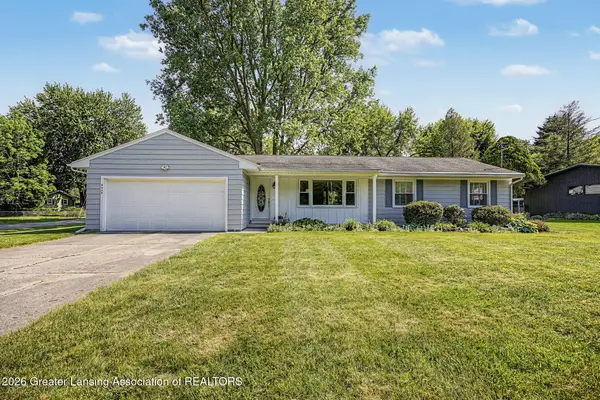 4039 N Pine Dell Drive, Lansing, MI 48911