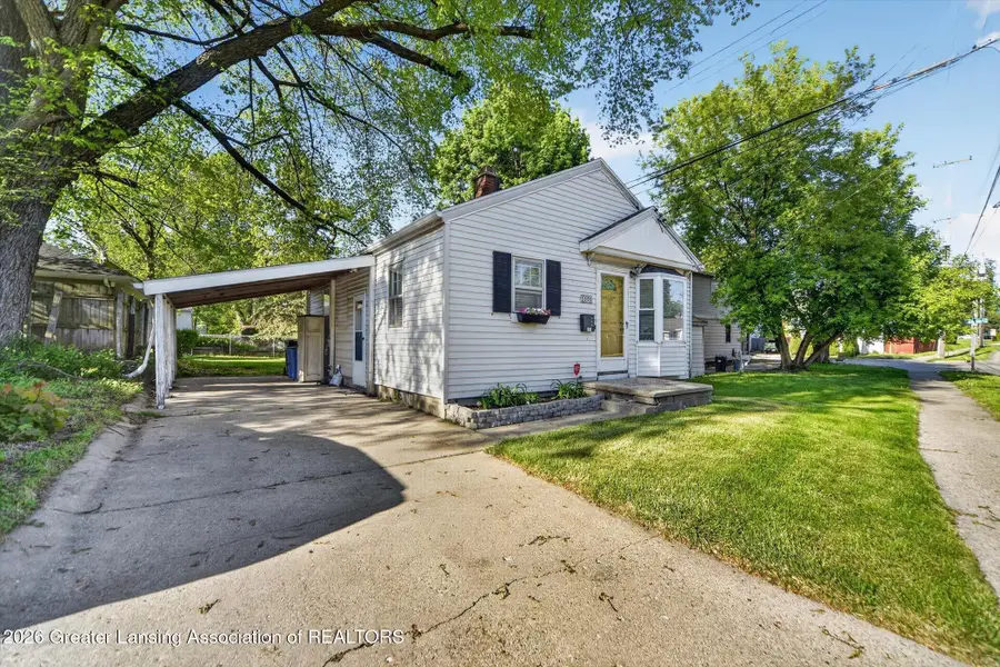 1808 W Oakland Avenue, Lansing, MI 48915 - #2