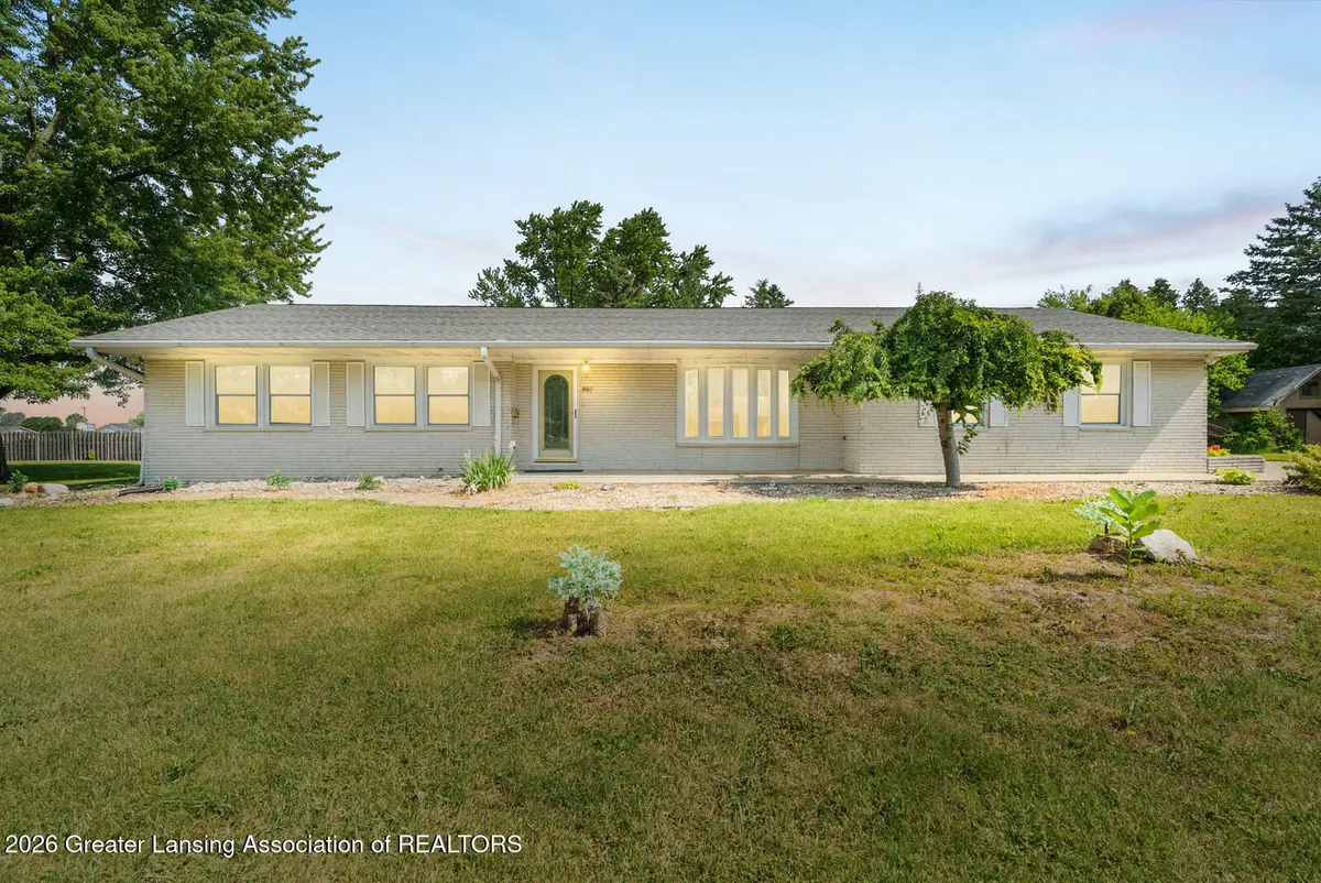 900 W Mcconnell Street, Saint Johns, MI 48879 - #1
