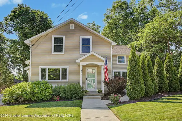 211 Russell Street, Grand Ledge, MI 48837