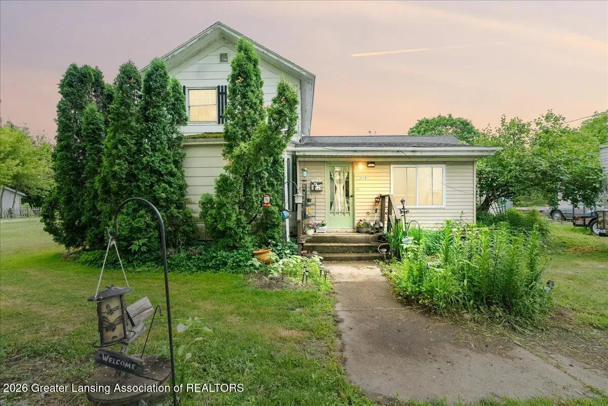 215 W Fulton Avenue, Pompeii, MI 48874 - #1