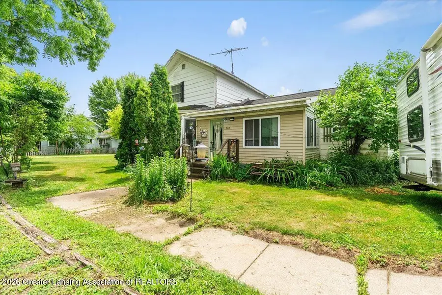 215 W Fulton Avenue, Pompeii, MI 48874 - #3