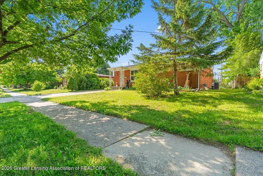 2718 Lasalle Gardens, Lansing, MI 48912 - #2