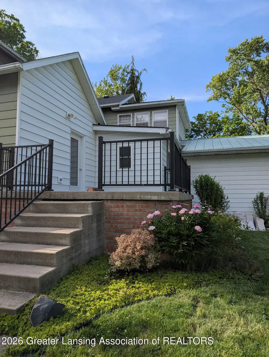 401 S Oakland Street, Saint Johns, MI 48879 - #2