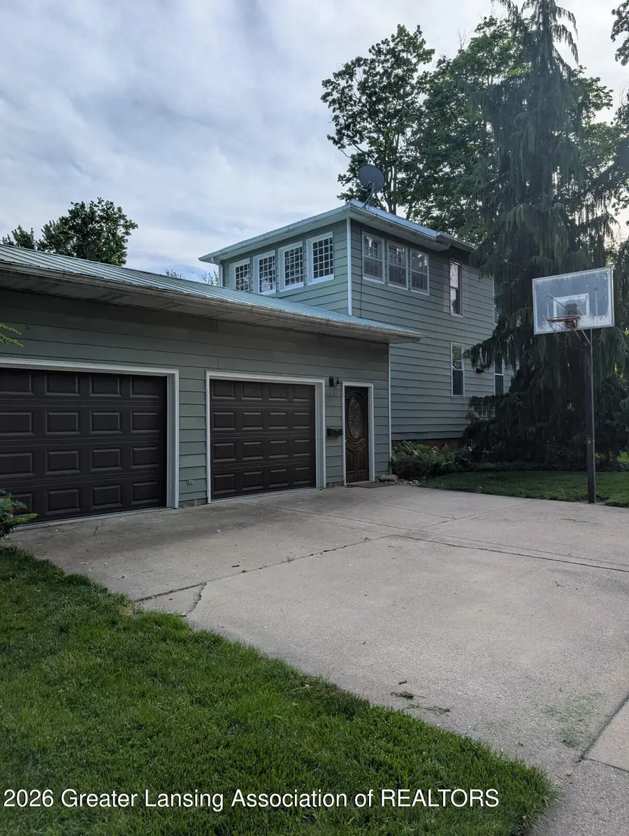 401 S Oakland Street, Saint Johns, MI 48879 - #3