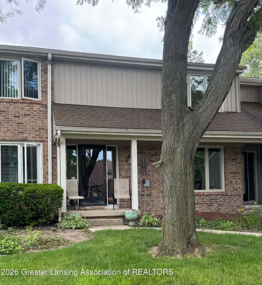 1285 N Chartwell Carriage Way, East Lansing, MI 48823 - #2