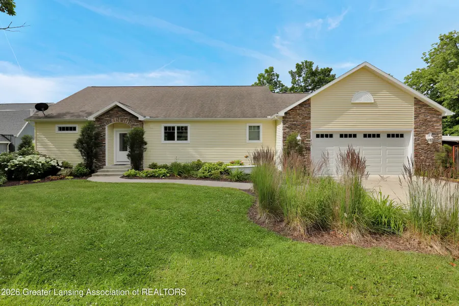 412 E Washington Street, Dimondale, MI 48821 - #2